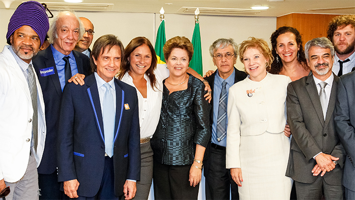 Roberto Carlos tem encontro com Dilma na votação do ECAD em Brasília 