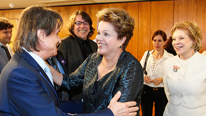 Roberto Carlos tem encontro com Dilma na votação do ECAD em Brasília 