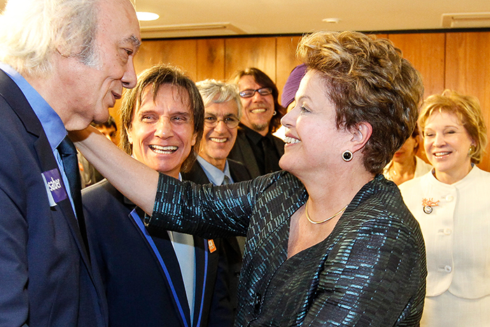 Roberto Carlos tem encontro com Dilma na votação do ECAD em Brasília 