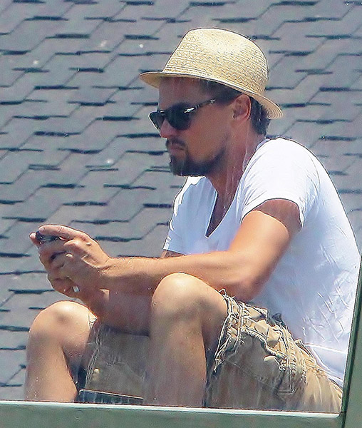 Leonardo DiCaprio deixa a cueca à mostra, em Malibu