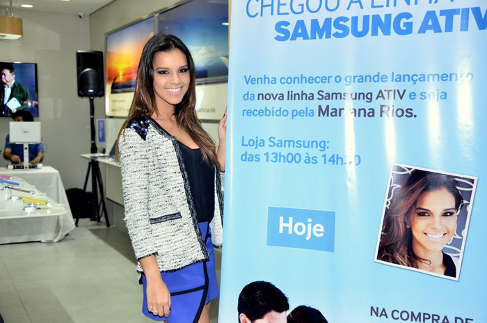 Mariana Rios confere lançamento de notebook em São Paulo