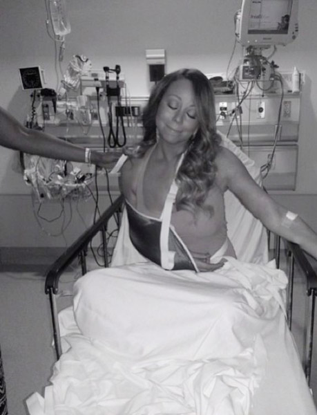 Mariah Carey posta foto no hospital após ser atendida