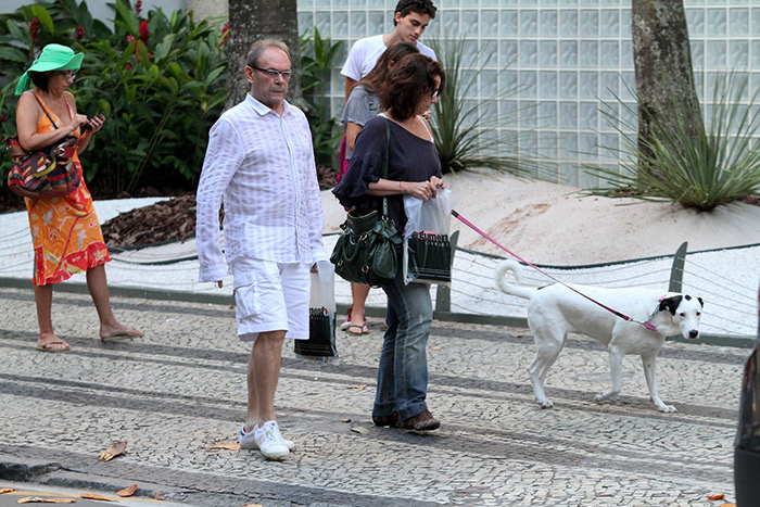 José Wilker almoça no Leblon