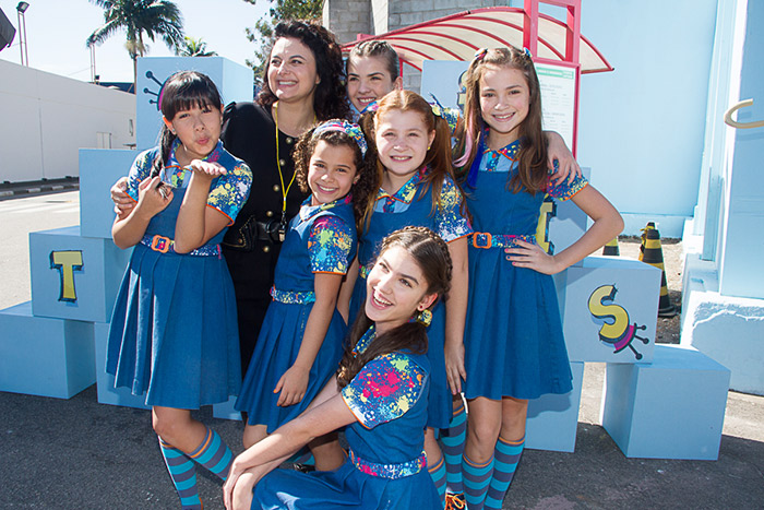 As meninas de Chiquititas com o uniforme do Orfanato