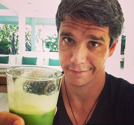 Marcio Garcia abre o dia com suco verde