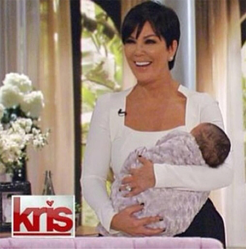  Kris Jenner faz pegadinha com o público para a estreia de seu talk show