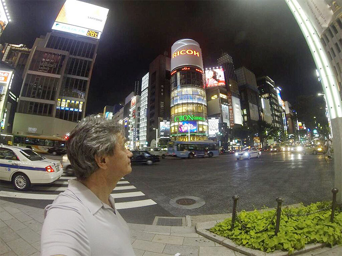 Serginho Groisman curte noite do verão japonês