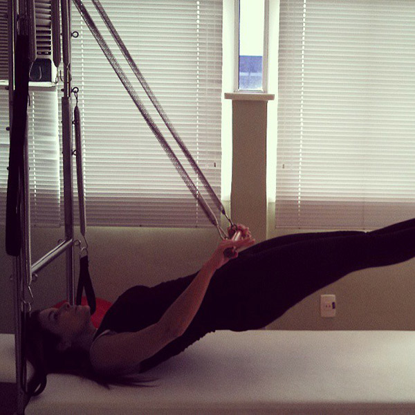 Cristiana Oliveira posta foto fazendo pilates em rede social