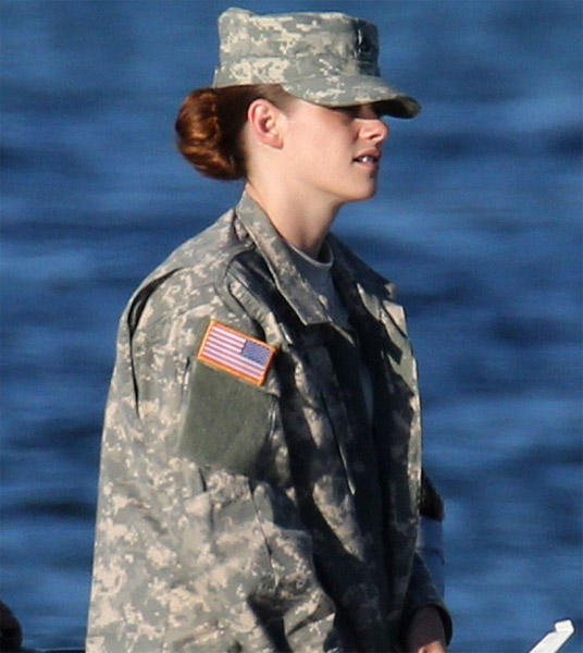 Kristen Stewart usa uniforme do exército em cenas de novo filme 