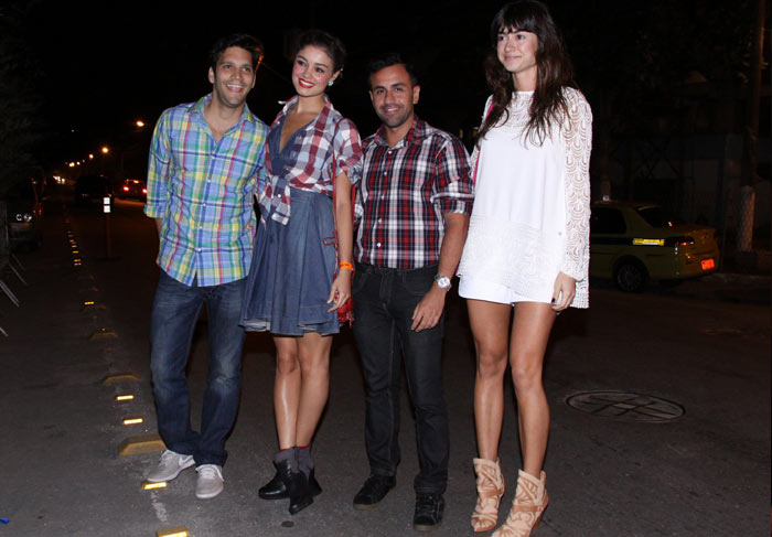 Armando Babaioff, Sophie Charlotte, Guilherme Gonzalez e Thaila Ayala