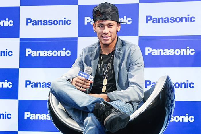 Neymar reúne a imprensa para anunciar contrato com a Panasonic