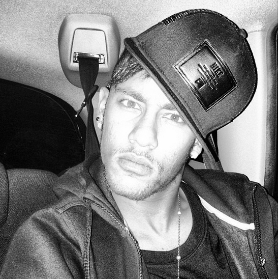 Neymar faz cara de mal em foto no Instagram
