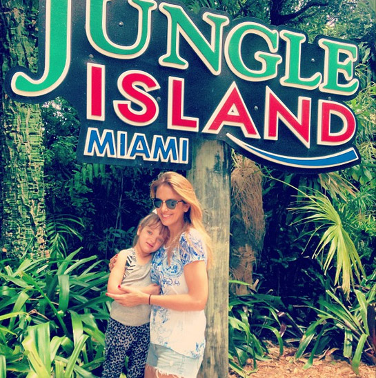 Ticiane Pinheiro posta foto com a filha em Miami