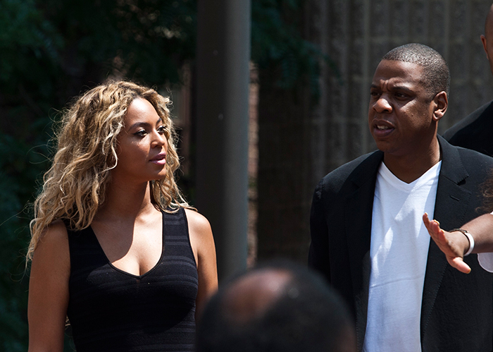Beyoncé e Jay-Z participam de protesto na Flórida