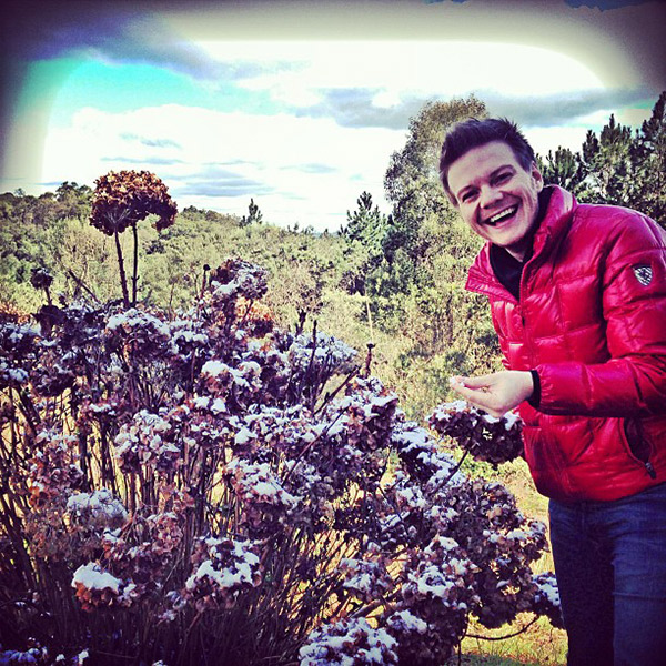 Michel Teló mostra a neve em Santa Catarina