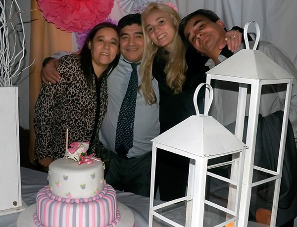  Diego Maradona celebra o aniversário de 23 anos de sua nova namorada