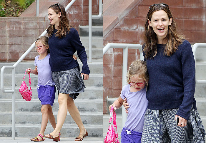 Jennifer Garner esconde barriguinha e levanta suspeitas de gravidez