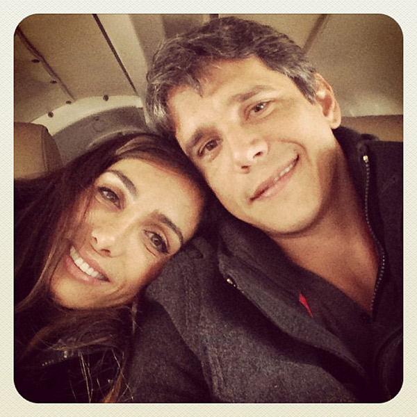  Márcio Garcia posta foto em jatinho ao lado da esposa
