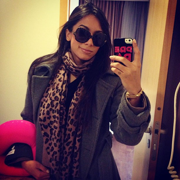 Anitta mostra look poderoso para enfrentar o frio de SP 