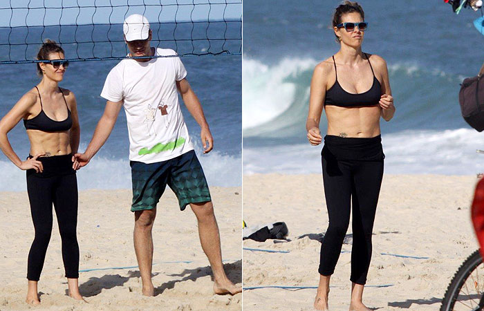 Fernanda Lima e Rodrigo Hilbert curtem volta do sol com vôlei na praia