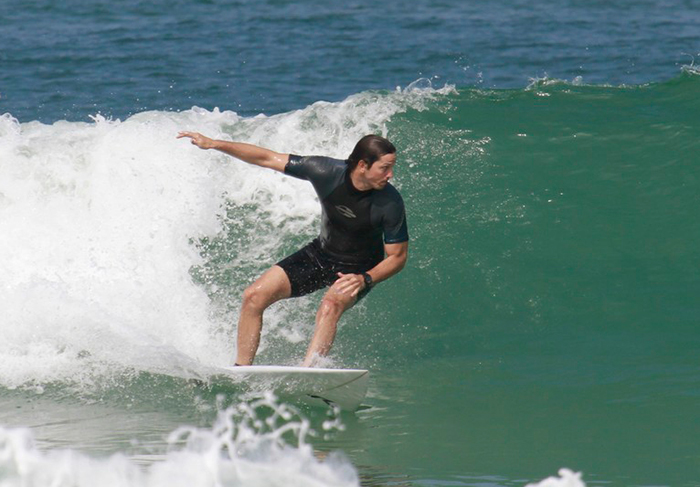 Vladimir Brichta mostra seu talento no surf