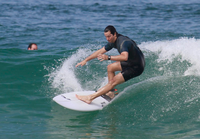 Vladimir Brichta mostra seu talento no surf