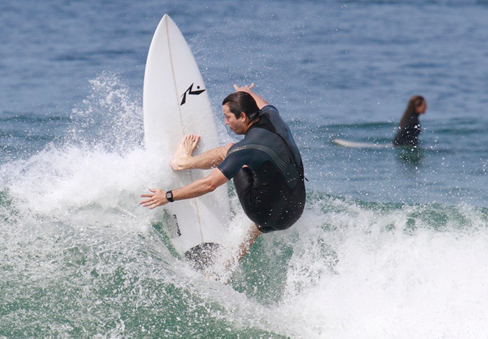 Vladimir Brichta mostra seu talento no surf