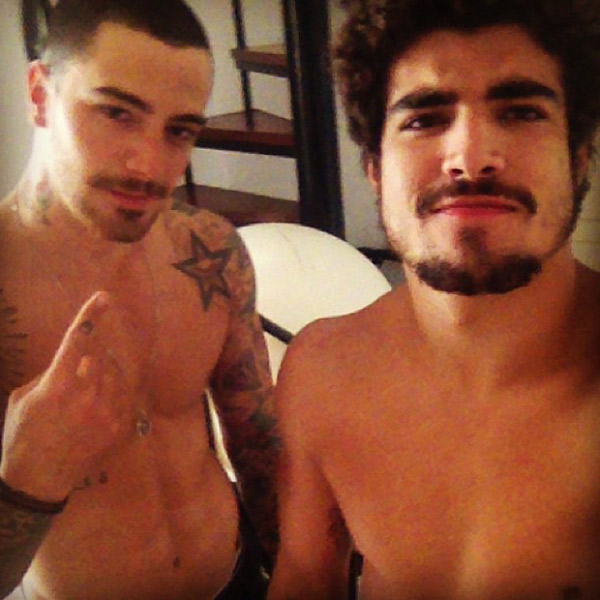 Caio Castro e Felipe Titto aparecem sem camisa em foto no Instagram
