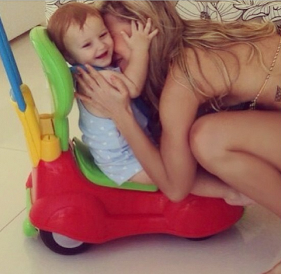 Amor de mãe: Claudinha posta foto abraçada com filho para celebrar conquista