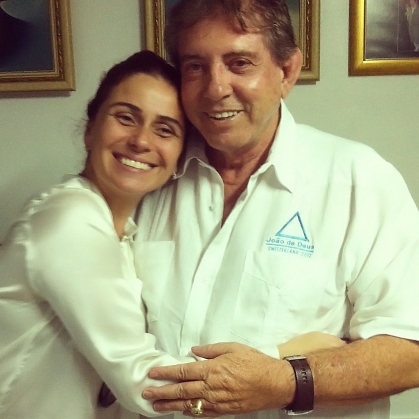 Giovanna Antonelli encontra médium João de Deus: “Experiência linda”