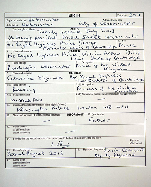 Príncipe William assina certidão de nascimento do filho George