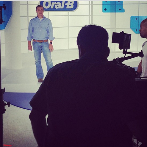 Luciano Huck mostra bastidores de comercial