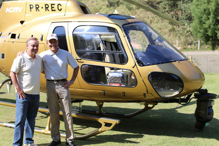 Gugu Liberato aluga seu helicóptero para emissoras de TV
