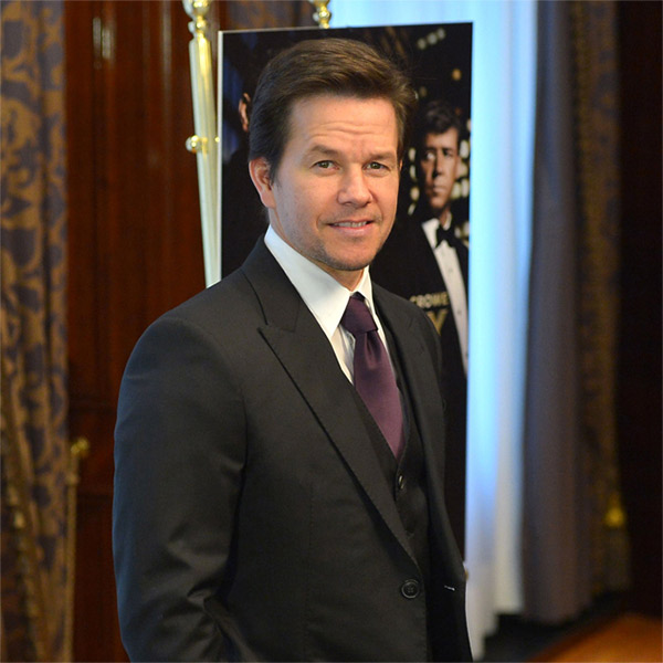 Mark Wahlberg dá conselho a Justin Bieber, durante entrevista