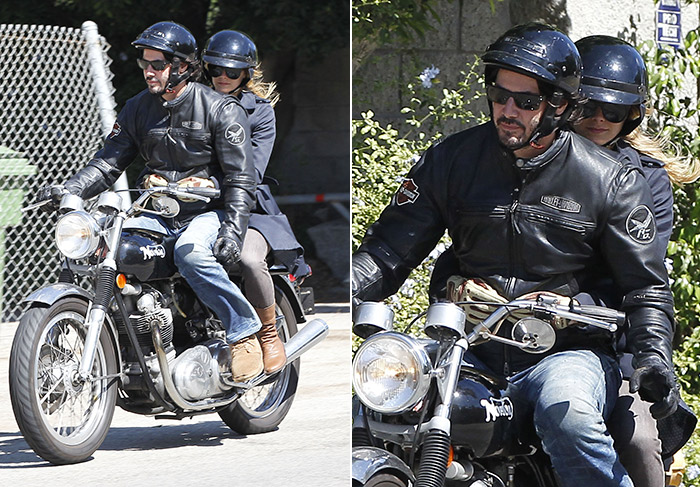  Keanu Reeves é visto com loira misteriosa em sua moto vintage