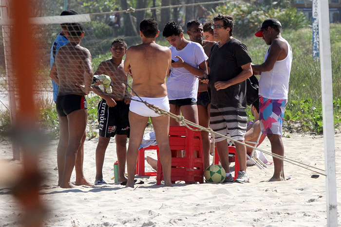  Evandro Mesquita esbanja simpatia em praia carioca