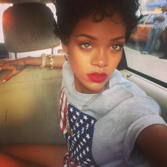  Rihanna passa Dia dos Pais em um taxi
