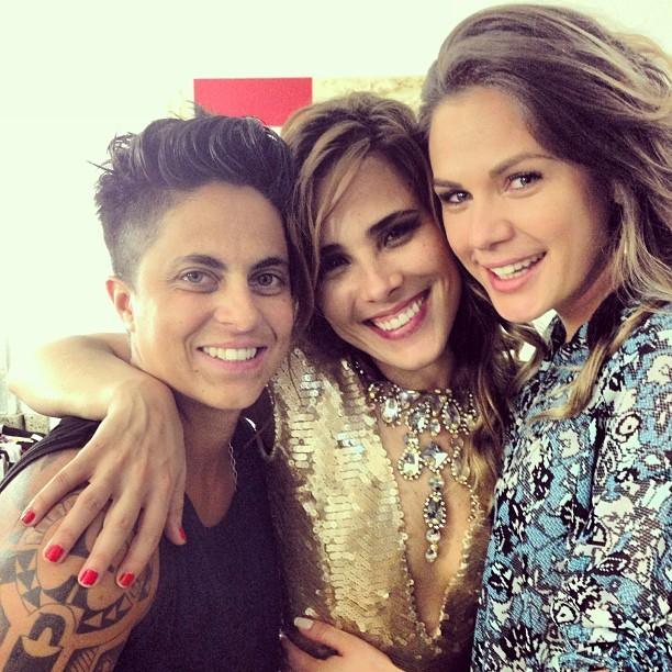Danielle Favatto posta foto com irmãs e Romário