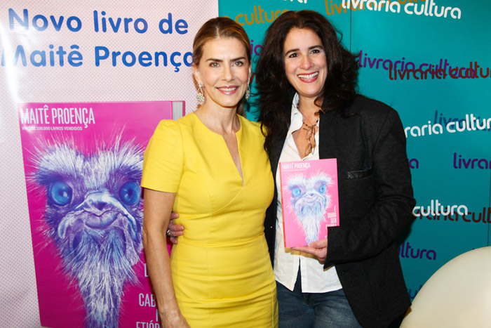 Elegantérrima, Maitê Proença autografa livro na capital paulista