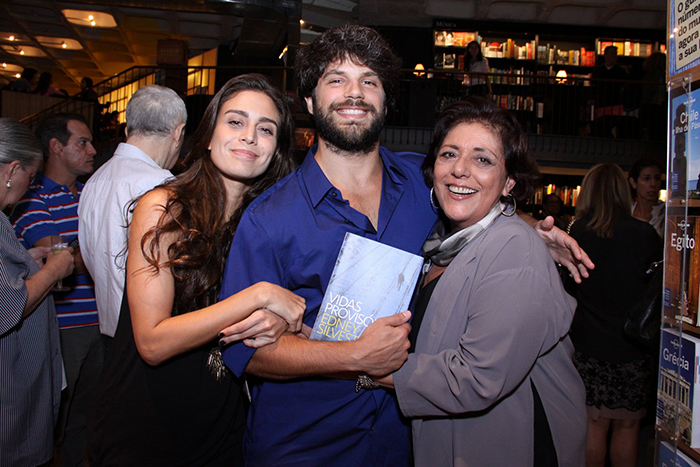 Fátima Bernardes prestigia Edney Silvestre em lançamento de livro