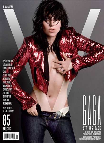  Lady Gaga exibe os seios na capa da revista V