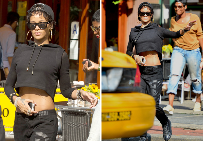 Rihanna passeia por Nova York de barriga de fora