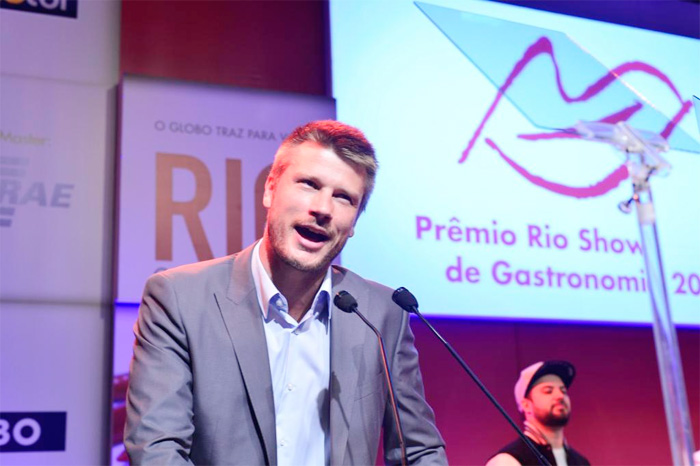 Rodrigo Hilbert apresenta prêmio de gastronomia no RJ