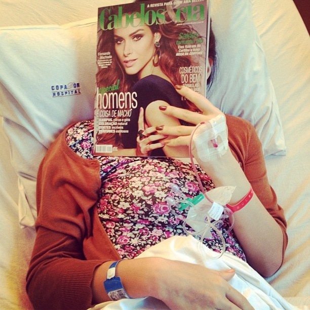  Fernanda Machado posta foto em cama de hospital