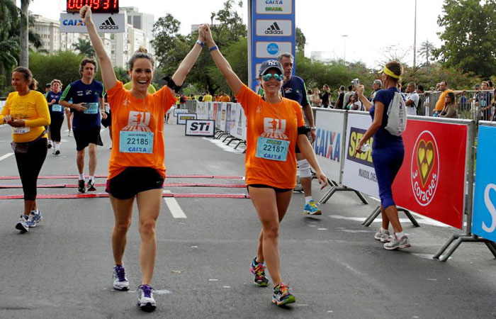 Fernanda Pontes e Monique Alfradique participam da Meia Maratona do Rio
