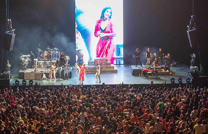 Ivete Sangalo faz show com casa cheia em Newark, nos EUA