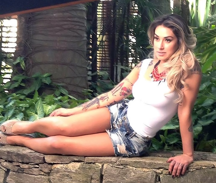 Dani Bolina estrela em campanha da Six Brothers Jeans