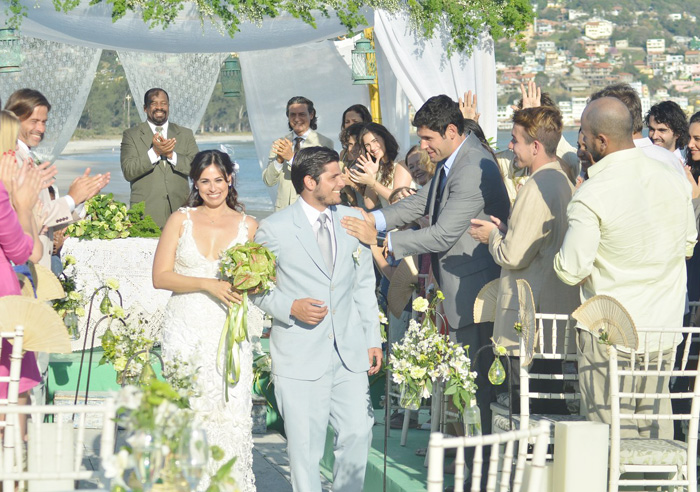 Daniela Escobar e Bruno Gissoni se casam