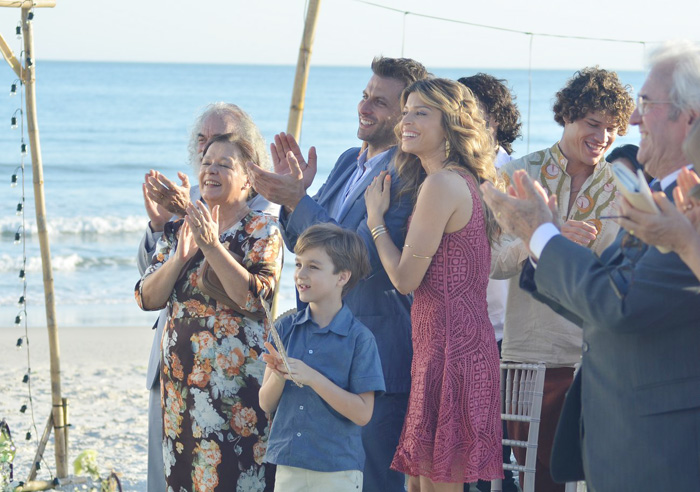 Daniela Escobar e Bruno Gissoni se casam