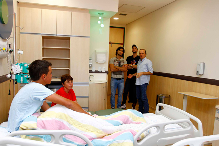 Munhoz e Mariano visitam Hospital do Câncer de Barretos